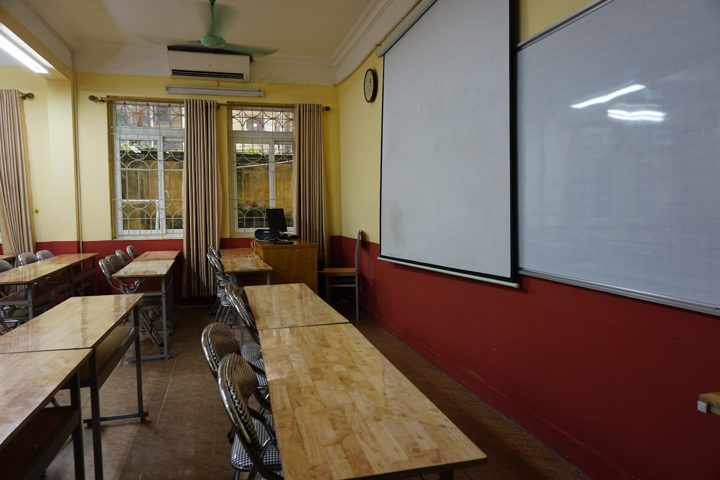 Empowering Parents through Interactive School Features